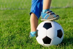 Со скольки лет дети занимаются футболом?